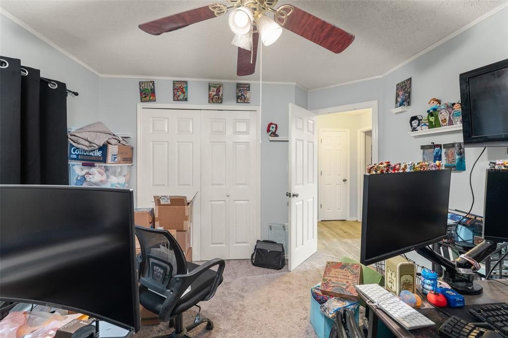 合同活跃: $319,900 (4 贝兹, 2 浴室, 2080 平方英尺)