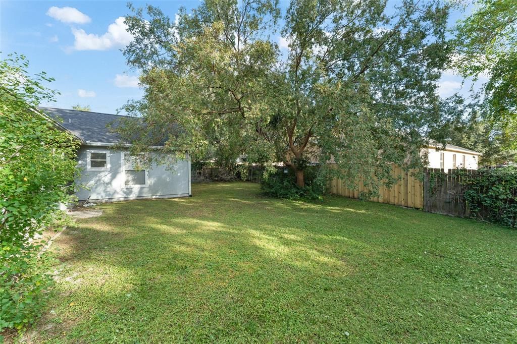 合同活跃: $319,900 (4 贝兹, 2 浴室, 2080 平方英尺)