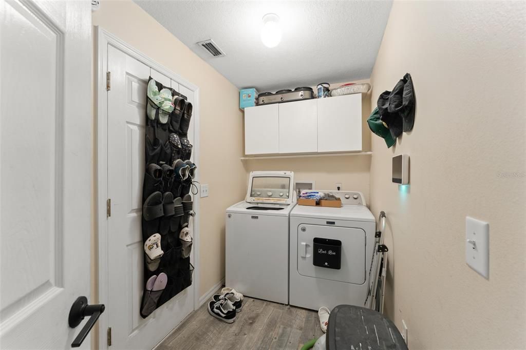 合同活跃: $319,900 (4 贝兹, 2 浴室, 2080 平方英尺)