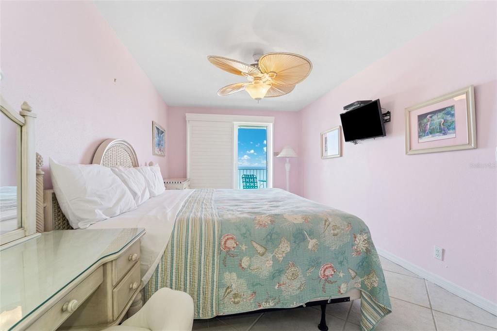 合同活跃: $999,900 (3 贝兹, 2 浴室, 1345 平方英尺)