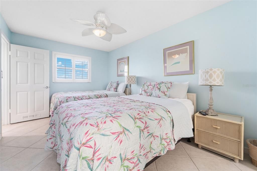 合同活跃: $999,900 (3 贝兹, 2 浴室, 1345 平方英尺)