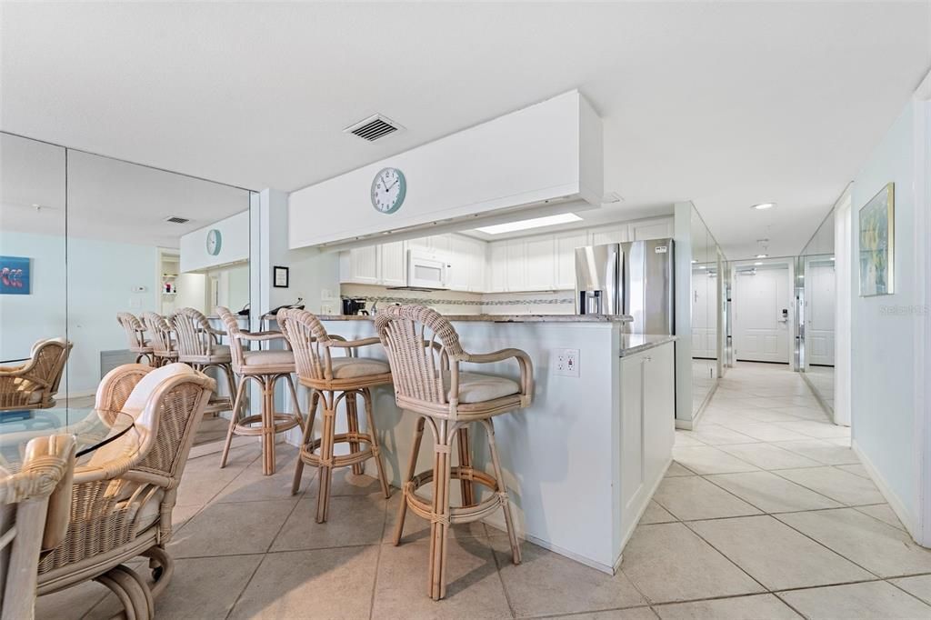 合同活跃: $999,900 (3 贝兹, 2 浴室, 1345 平方英尺)