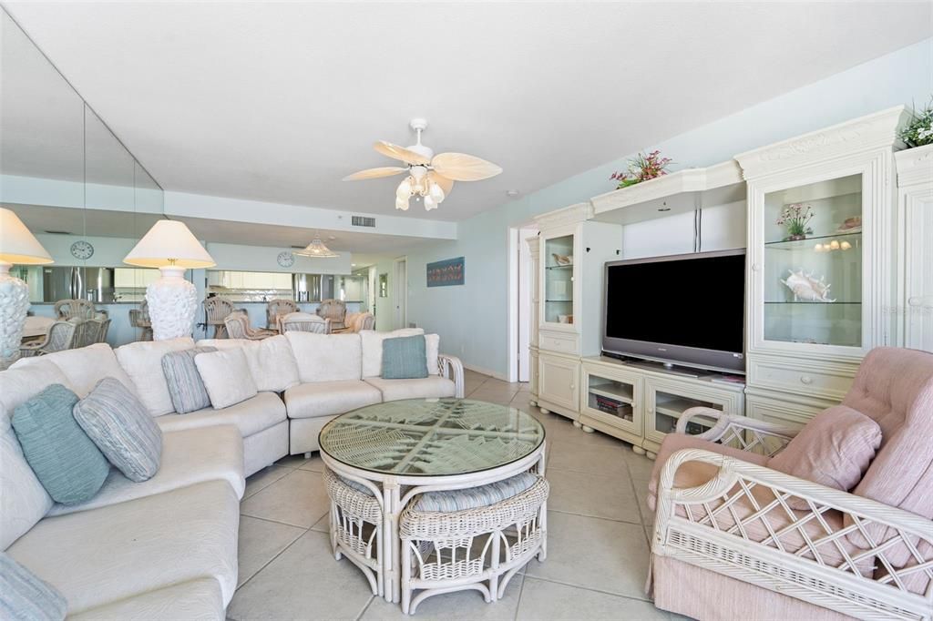 合同活跃: $999,900 (3 贝兹, 2 浴室, 1345 平方英尺)