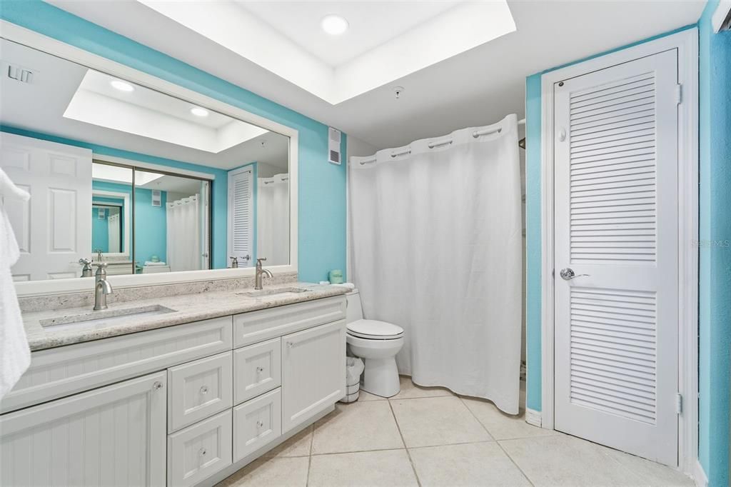 合同活跃: $999,900 (3 贝兹, 2 浴室, 1345 平方英尺)