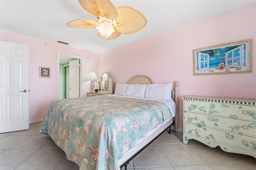 合同活跃: $999,900 (3 贝兹, 2 浴室, 1345 平方英尺)