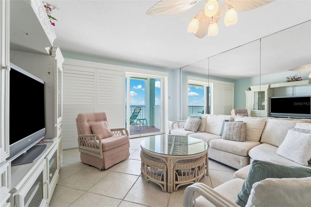 合同活跃: $999,900 (3 贝兹, 2 浴室, 1345 平方英尺)