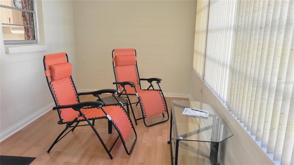 Active With Contract: $119,999 (2 beds, 2 baths, 1385 Square Feet)