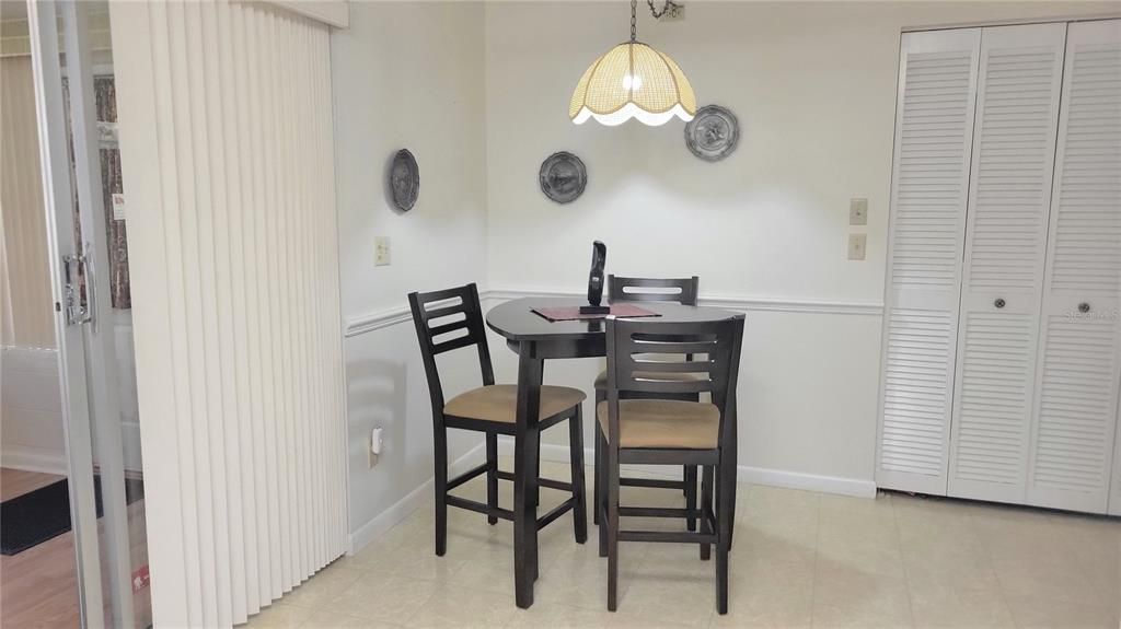 Active With Contract: $119,999 (2 beds, 2 baths, 1385 Square Feet)