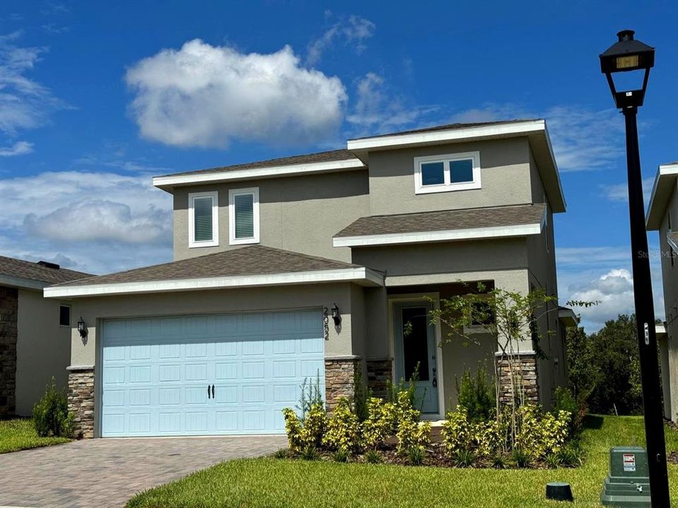 For Rent: $2,750 (4 beds, 2 baths, 1884 Square Feet)