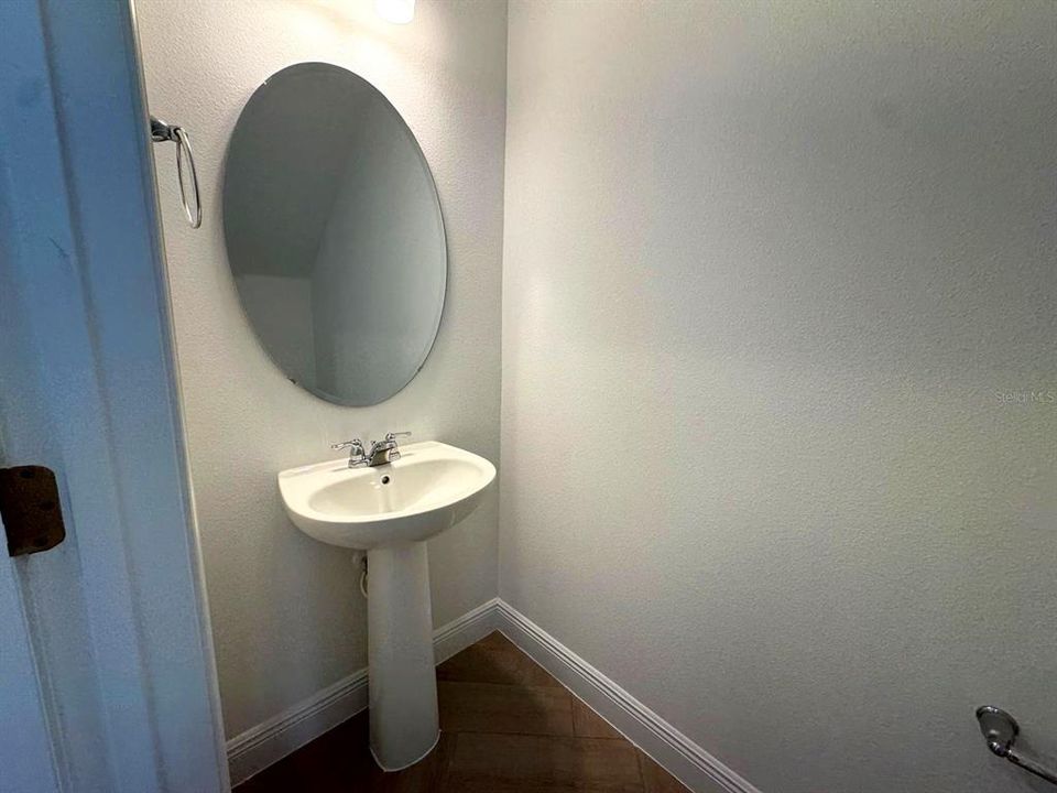 For Rent: $2,750 (4 beds, 2 baths, 1884 Square Feet)