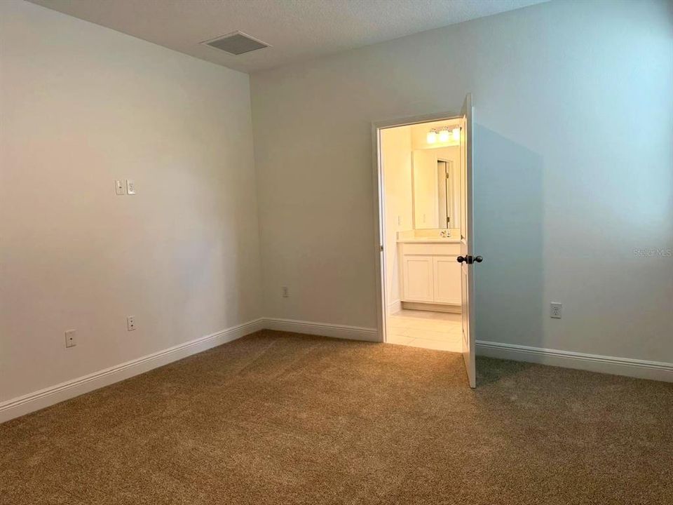 For Rent: $2,750 (4 beds, 2 baths, 1884 Square Feet)