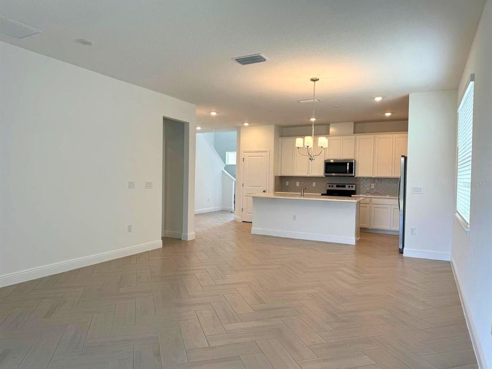 For Rent: $2,750 (4 beds, 2 baths, 1884 Square Feet)