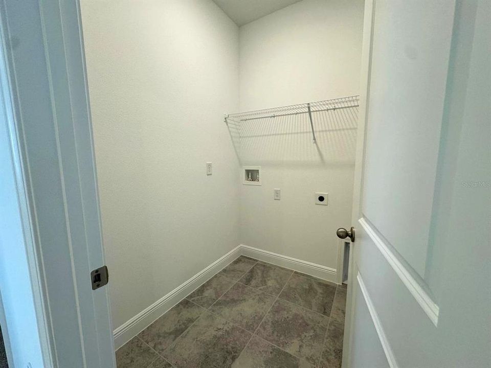 For Rent: $2,750 (4 beds, 2 baths, 1884 Square Feet)