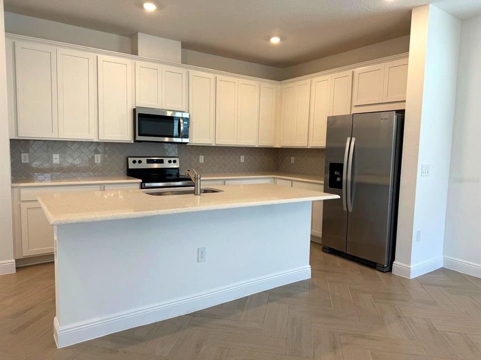 For Rent: $2,750 (4 beds, 2 baths, 1884 Square Feet)