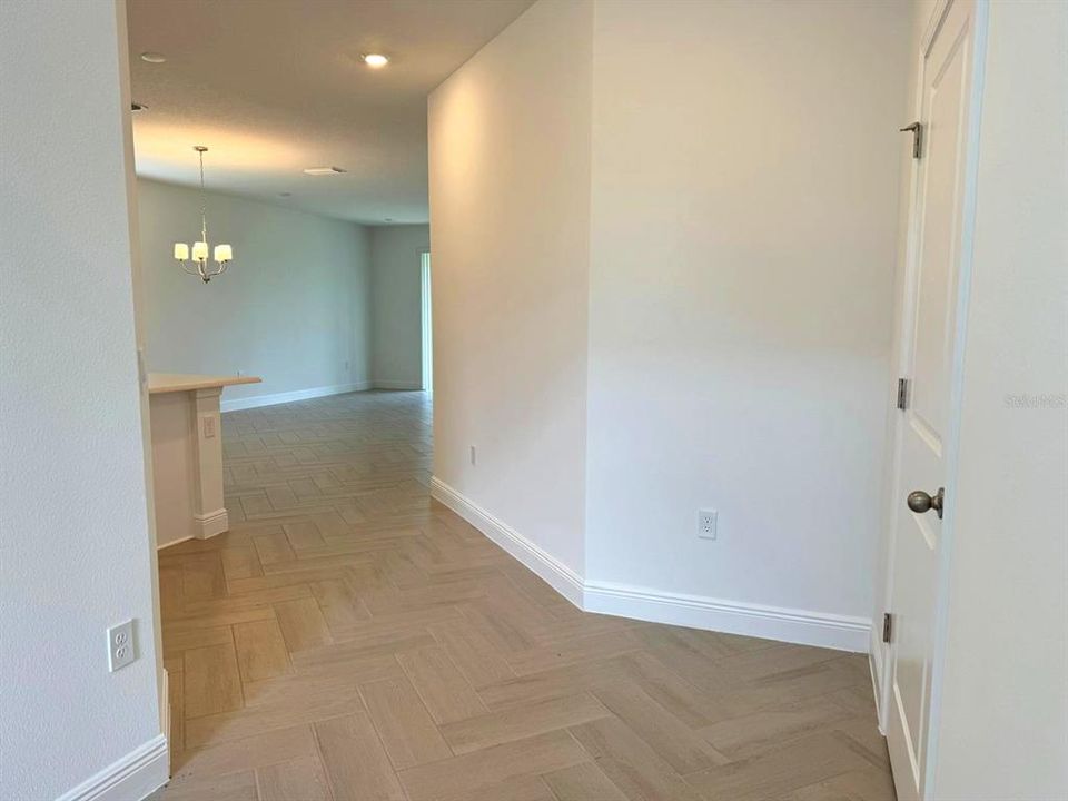 For Rent: $2,750 (4 beds, 2 baths, 1884 Square Feet)