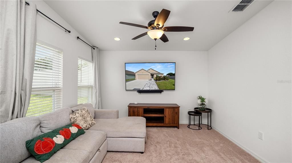 For Rent: $2,000 (3 beds, 2 baths, 1265 Square Feet)