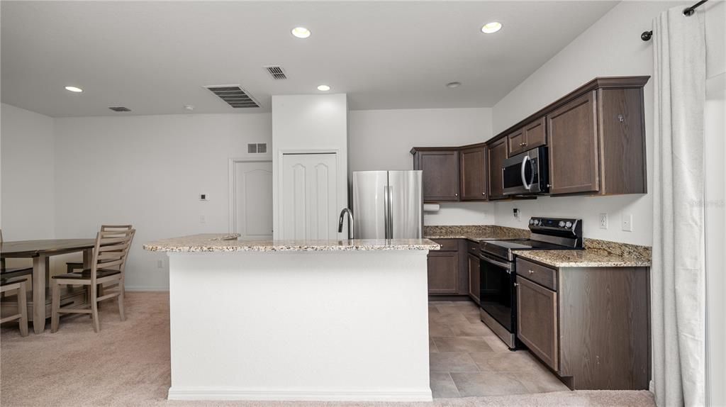 For Rent: $2,000 (3 beds, 2 baths, 1265 Square Feet)