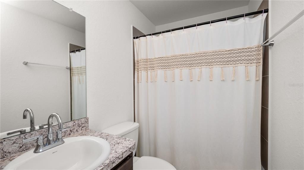 For Rent: $2,000 (3 beds, 2 baths, 1265 Square Feet)