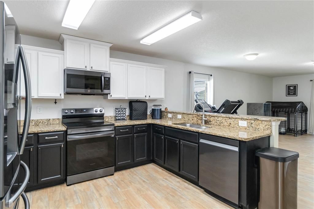 На продажу: $449,000 (4 спален, 2 ванн, 1892 Квадратных фут)