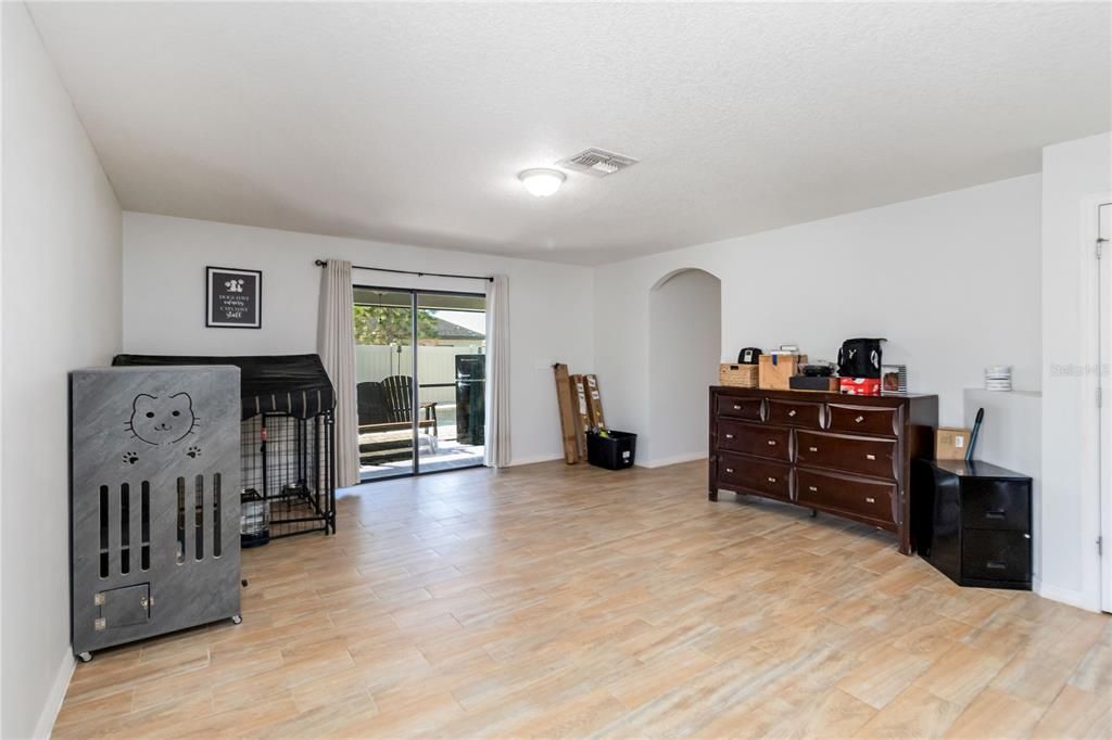 На продажу: $449,000 (4 спален, 2 ванн, 1892 Квадратных фут)