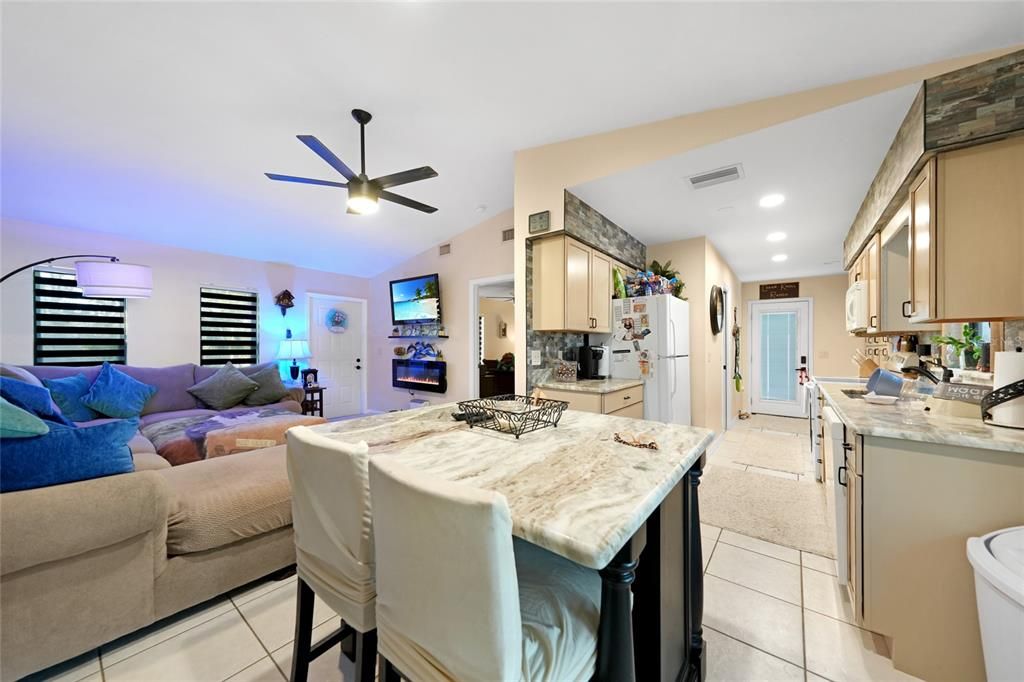 В аренду: $3,500 (2 спален, 2 ванн, 996 Квадратных фут)