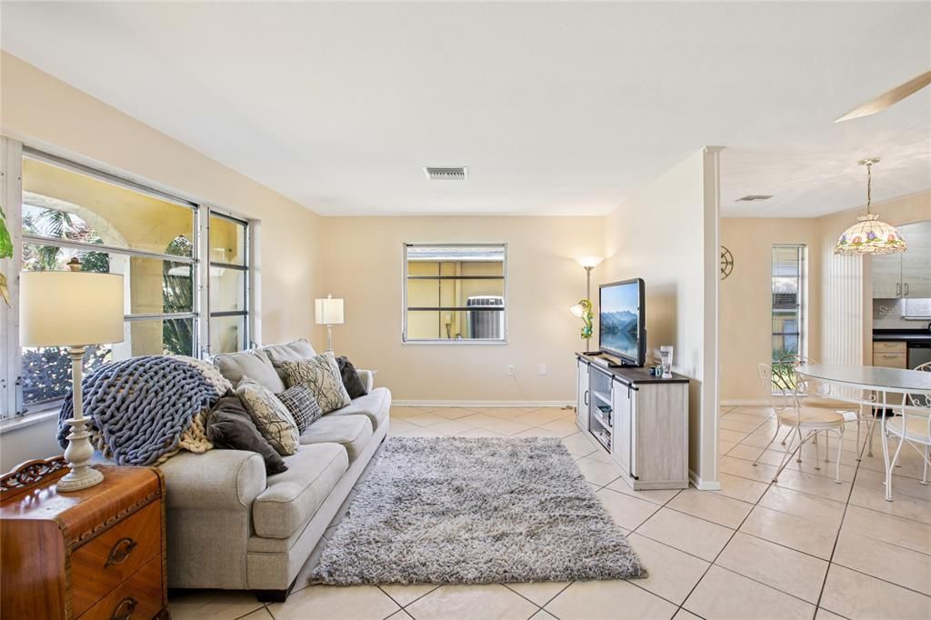 На продажу: $439,900 (2 спален, 2 ванн, 1064 Квадратных фут)