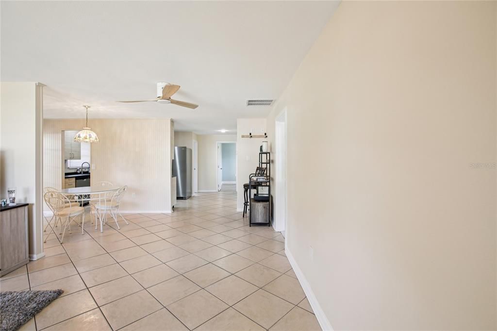 На продажу: $439,900 (2 спален, 2 ванн, 1064 Квадратных фут)