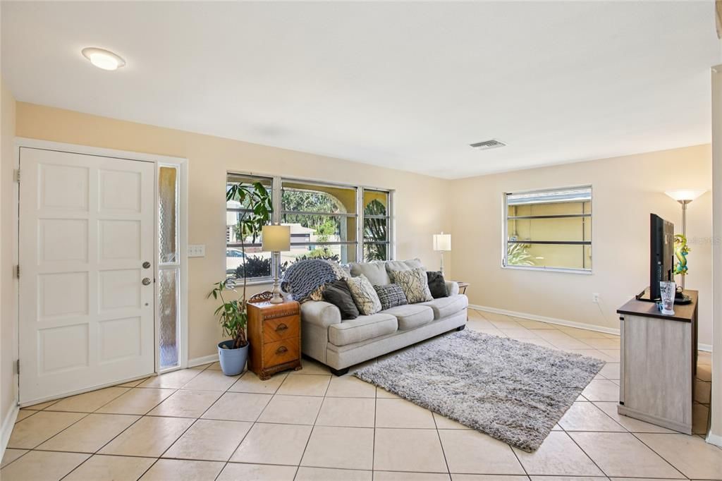 На продажу: $439,900 (2 спален, 2 ванн, 1064 Квадратных фут)