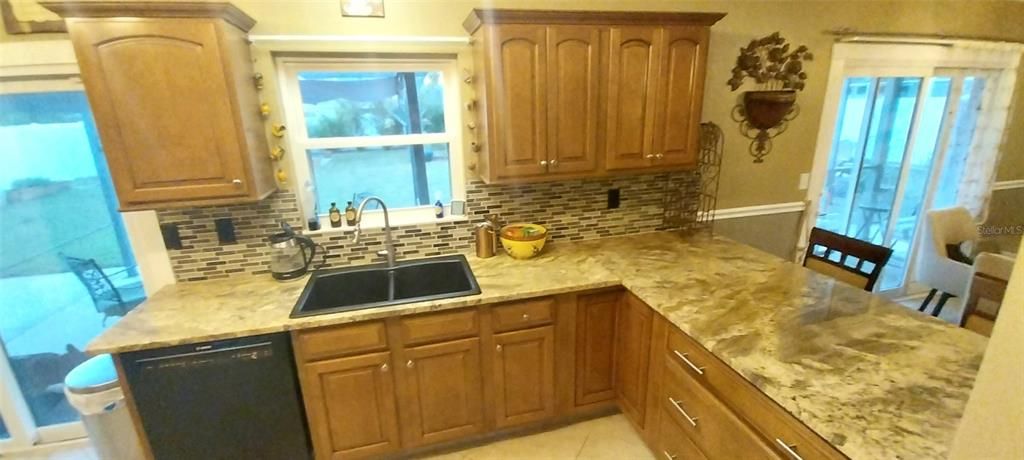 На продажу: $260,000 (3 спален, 2 ванн, 1249 Квадратных фут)