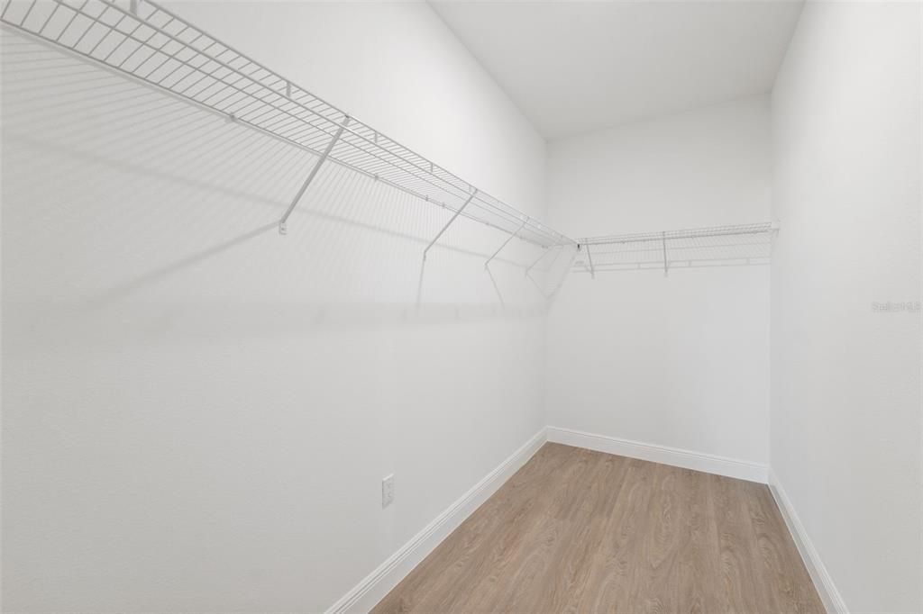 For Sale: $322,000 (4 beds, 2 baths, 1751 Square Feet)