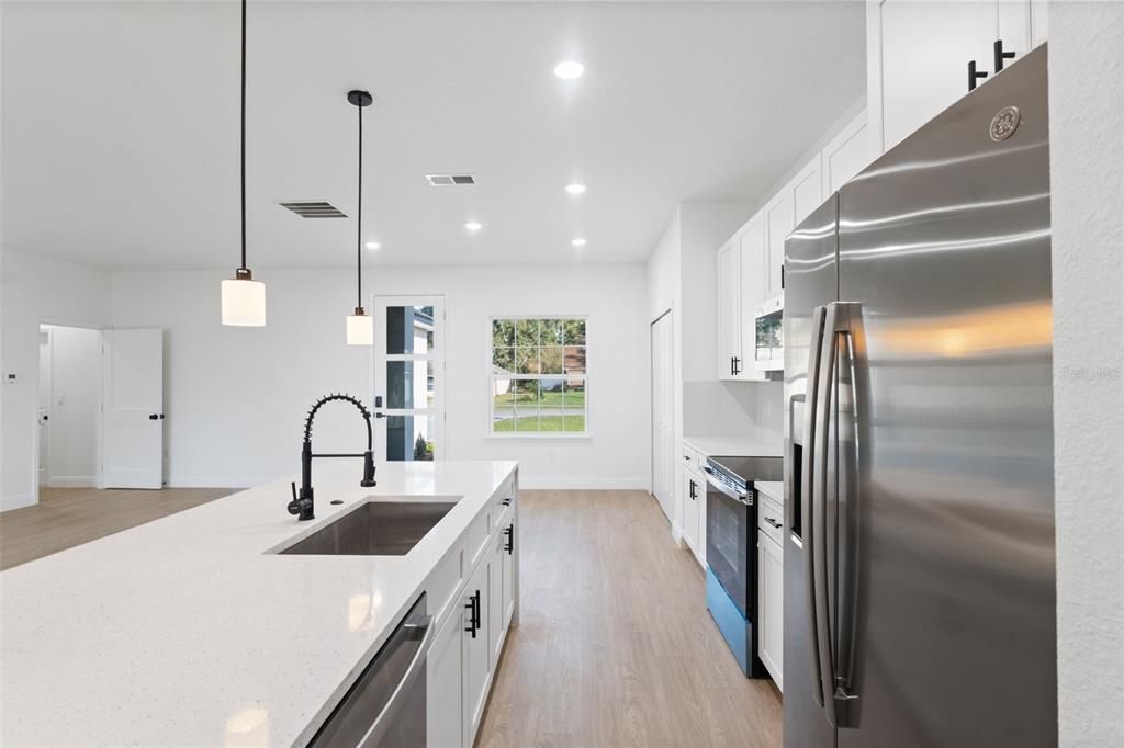 For Sale: $322,000 (4 beds, 2 baths, 1751 Square Feet)