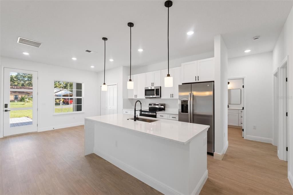 For Sale: $322,000 (4 beds, 2 baths, 1751 Square Feet)