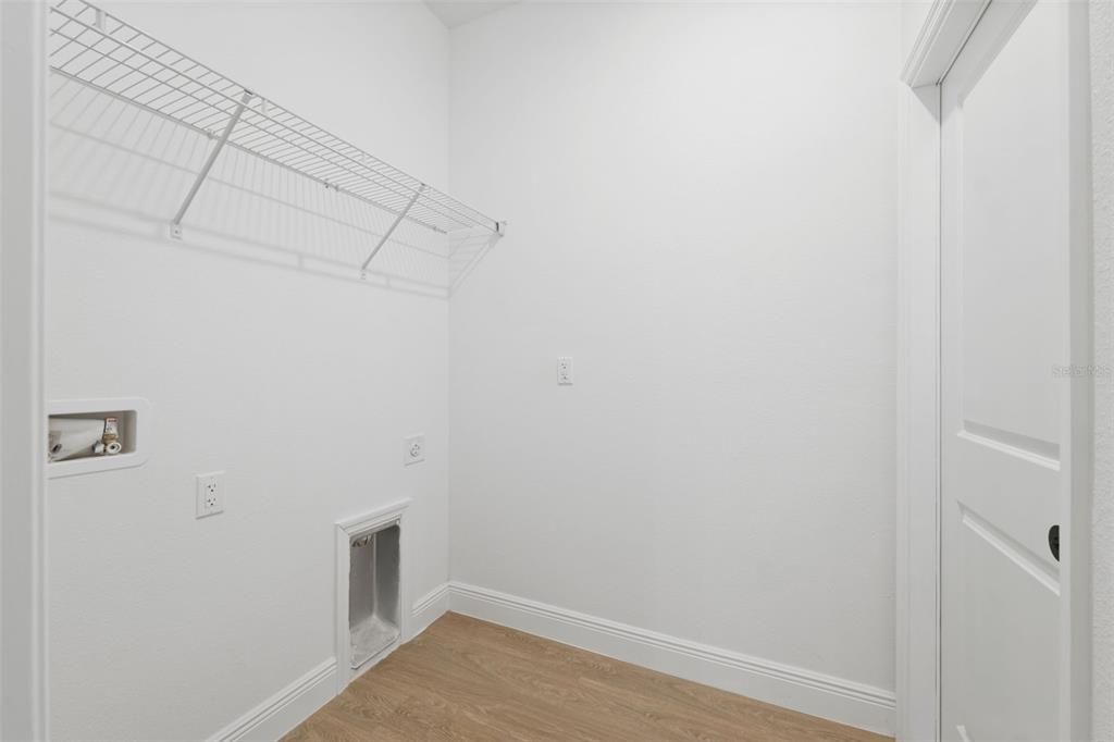 For Sale: $322,000 (4 beds, 2 baths, 1751 Square Feet)