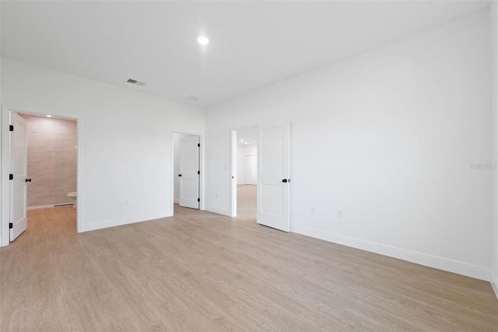 For Sale: $322,000 (4 beds, 2 baths, 1751 Square Feet)