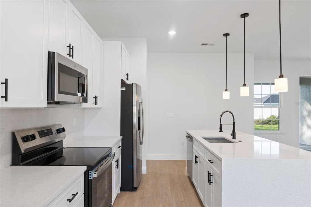 For Sale: $322,000 (4 beds, 2 baths, 1751 Square Feet)