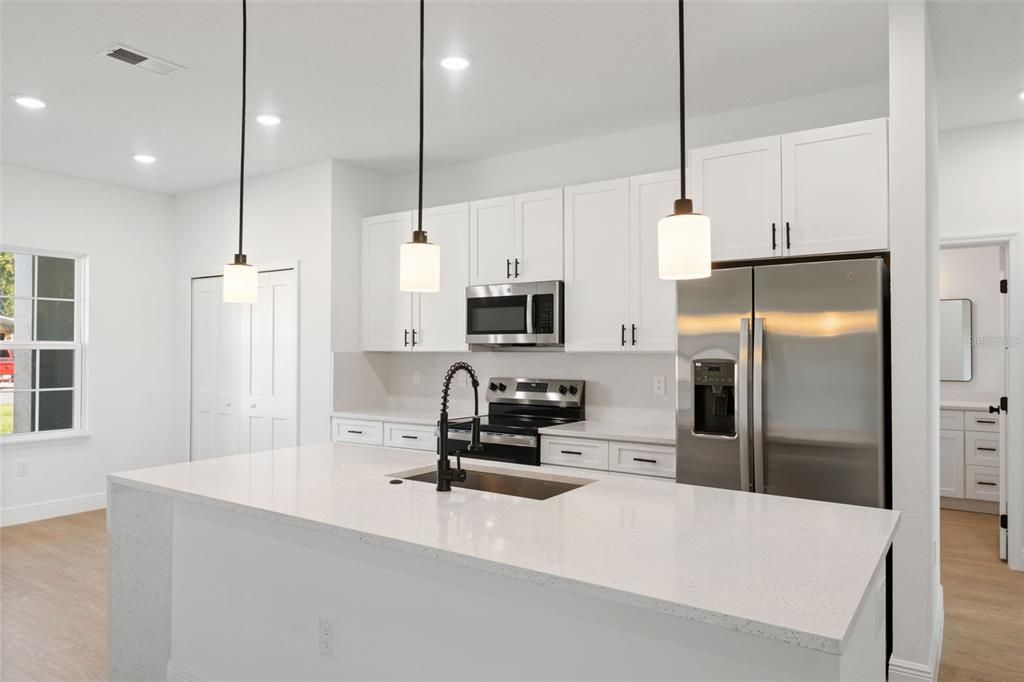 For Sale: $322,000 (4 beds, 2 baths, 1751 Square Feet)