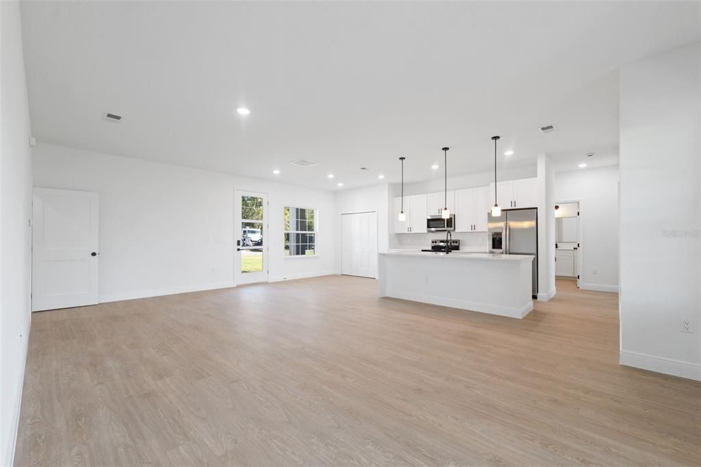 For Sale: $322,000 (4 beds, 2 baths, 1751 Square Feet)