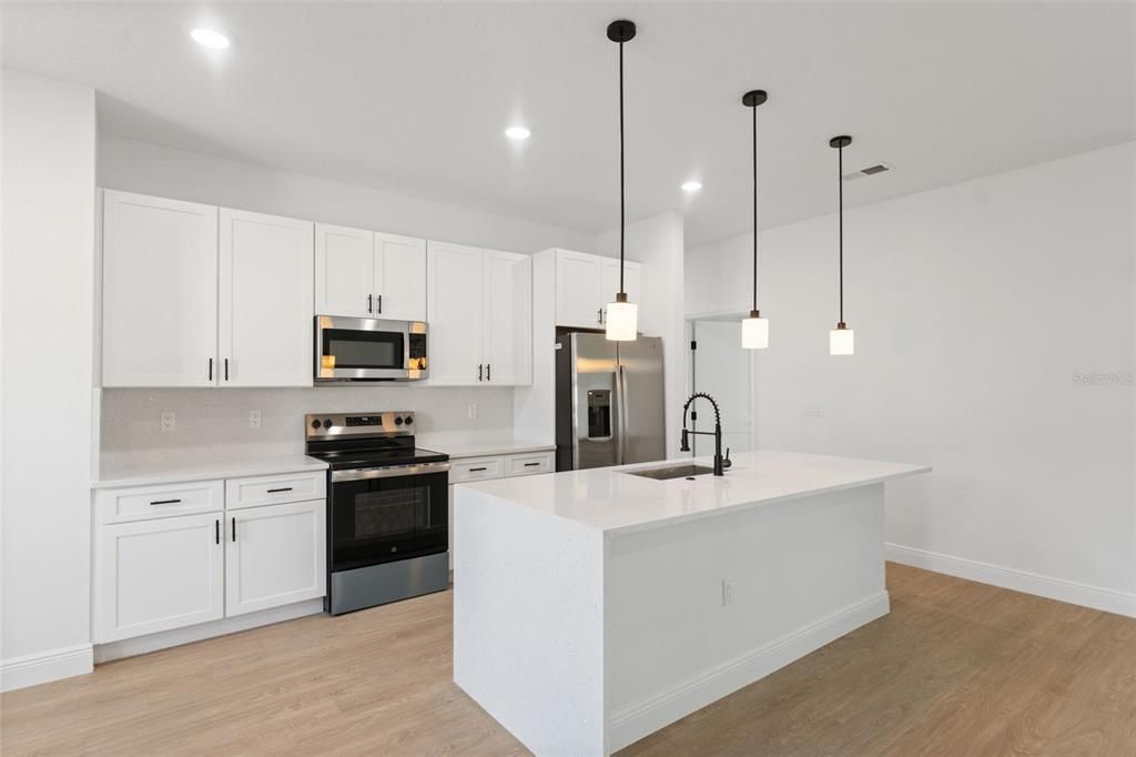 For Sale: $322,000 (4 beds, 2 baths, 1751 Square Feet)