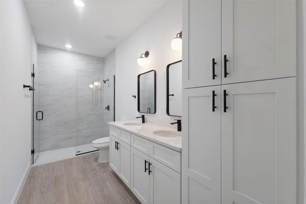 For Sale: $322,000 (4 beds, 2 baths, 1751 Square Feet)