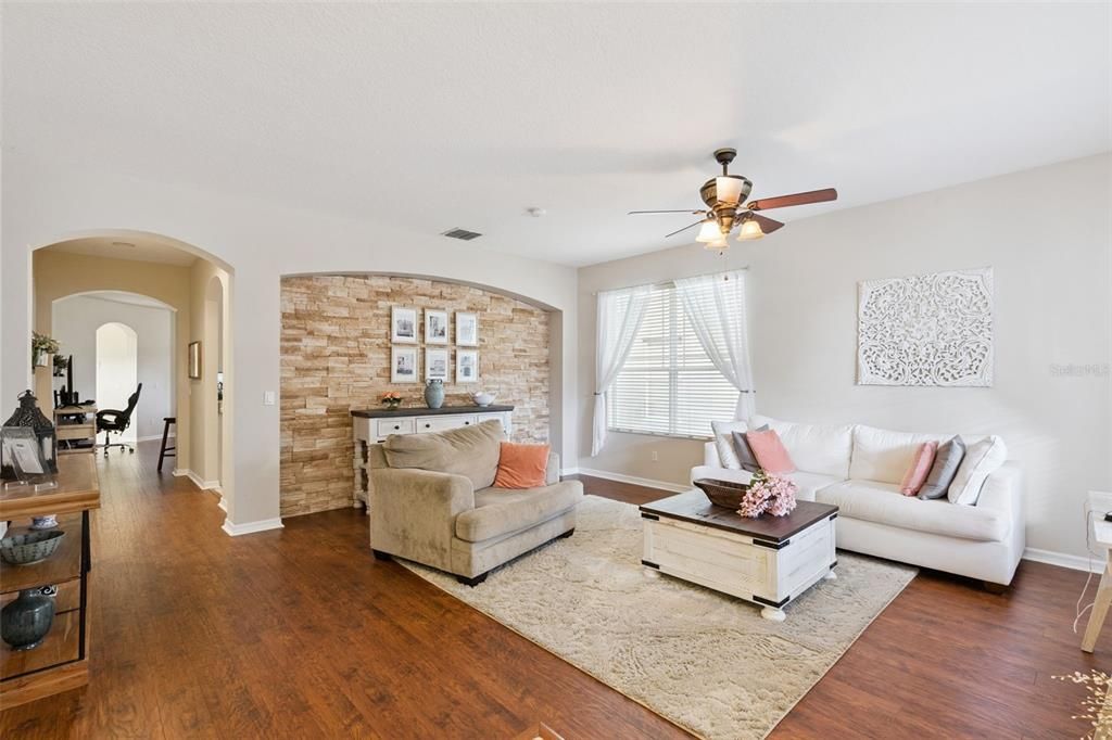 Active With Contract: $485,000 (3 beds, 2 baths, 1749 Square Feet)