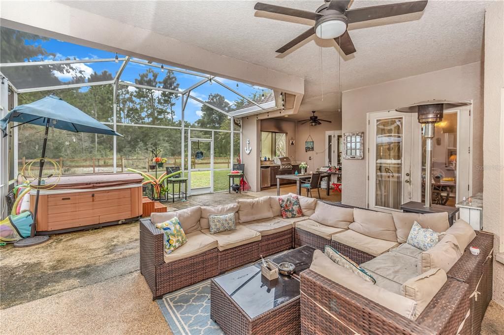 En Venta: $744,900 (4 camas, 3 baños, 2836 Pies cuadrados)