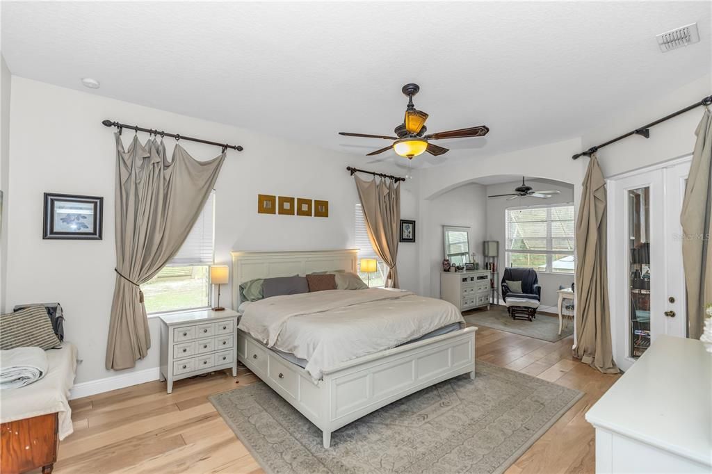 En Venta: $744,900 (4 camas, 3 baños, 2836 Pies cuadrados)