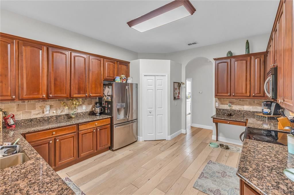 En Venta: $744,900 (4 camas, 3 baños, 2836 Pies cuadrados)