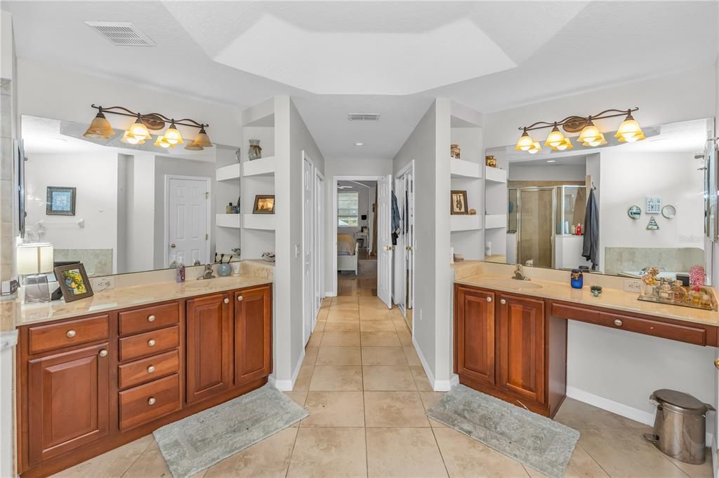 En Venta: $744,900 (4 camas, 3 baños, 2836 Pies cuadrados)