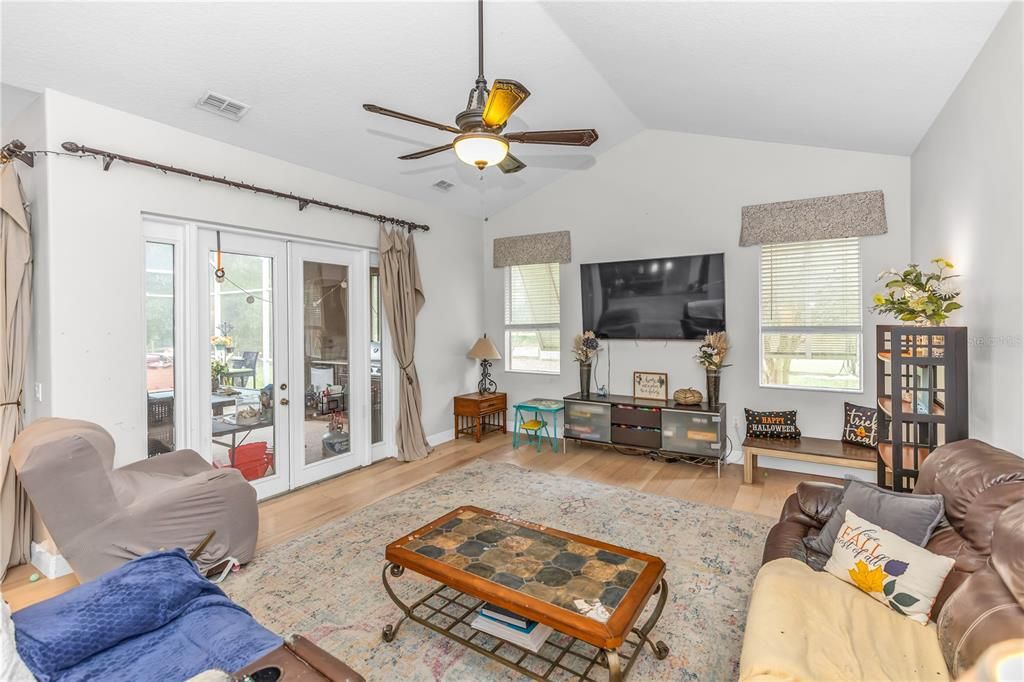 En Venta: $744,900 (4 camas, 3 baños, 2836 Pies cuadrados)