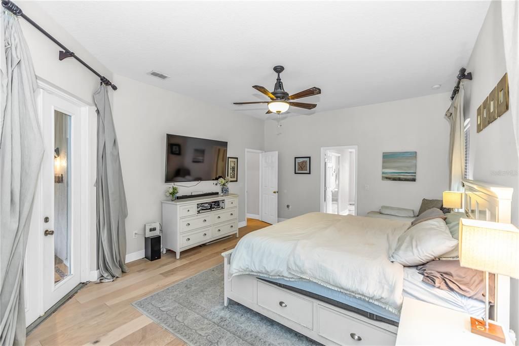 En Venta: $744,900 (4 camas, 3 baños, 2836 Pies cuadrados)