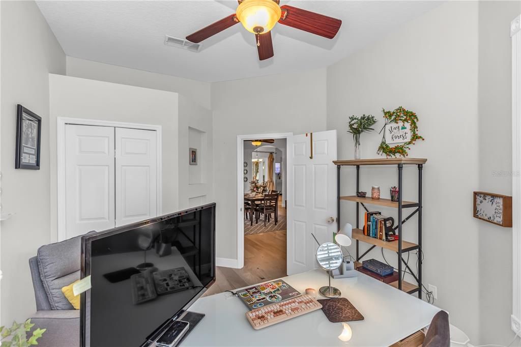 En Venta: $744,900 (4 camas, 3 baños, 2836 Pies cuadrados)