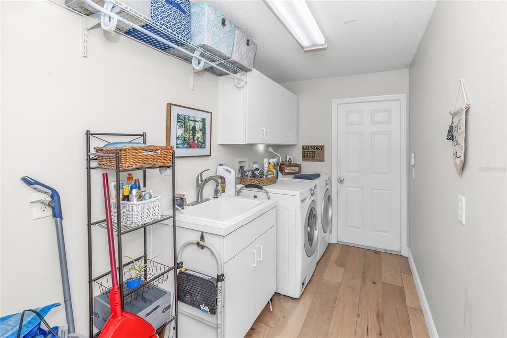 En Venta: $744,900 (4 camas, 3 baños, 2836 Pies cuadrados)