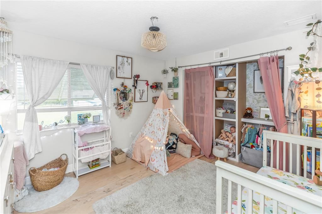 En Venta: $744,900 (4 camas, 3 baños, 2836 Pies cuadrados)