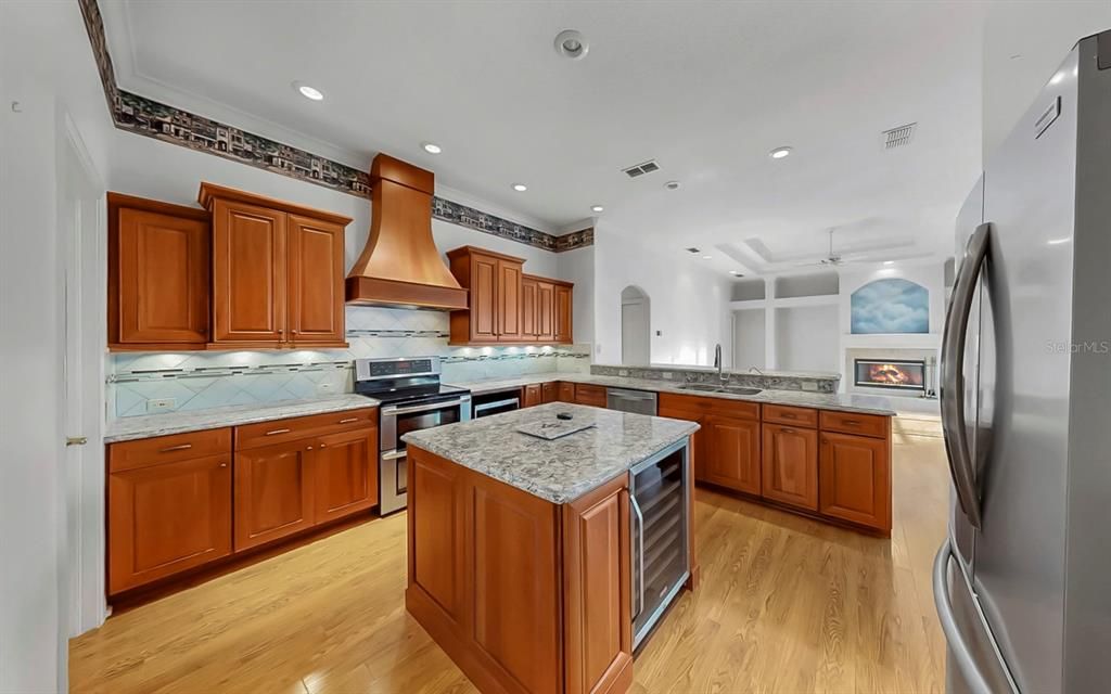 合同活跃: $1,025,000 (4 贝兹, 3 浴室, 2928 平方英尺)